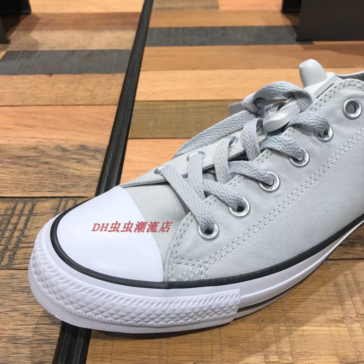CONVERSE Giày converse mới cho nam và nữ thấp để giúp giày thông thường màu rắn cổ điển 155401C 155399C giày the thao nữ giá rẻ