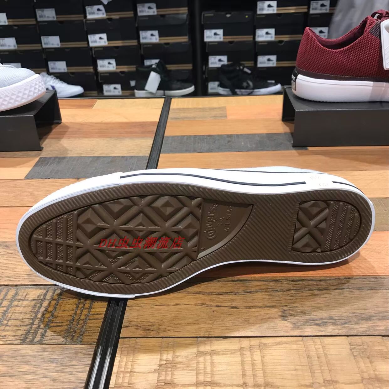 CONVERSE Giày converse mới cho nam và nữ thấp để giúp giày thông thường màu rắn cổ điển 155401C 155399C giày the thao nữ giá rẻ