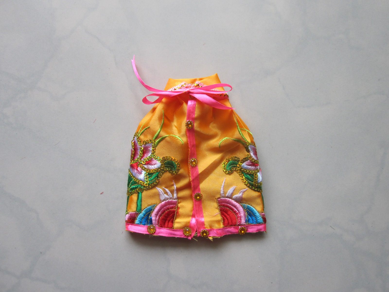 Yellow small cloak God clothes embroidery Buddha cloak Buddha clothes Bodhisattva cloak Guanyin clothes 16cm