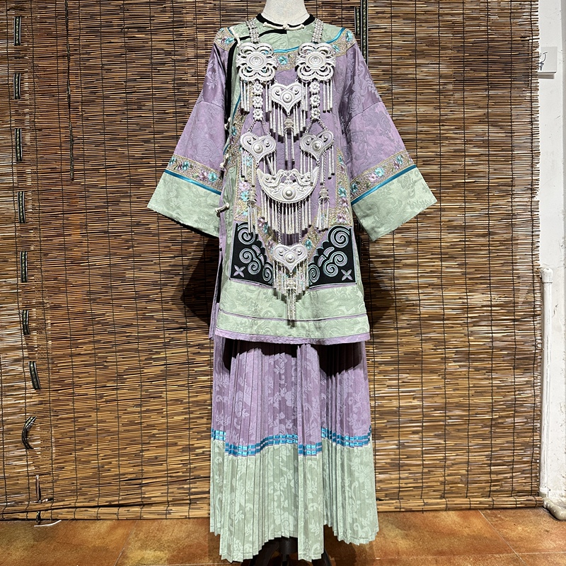 New Yiwu Ethnic Minority Women's Clothing Set, Ethnic Style Outfits for Photography, Travel Photoshoots, Popular Items, Real Photos, Not Printed