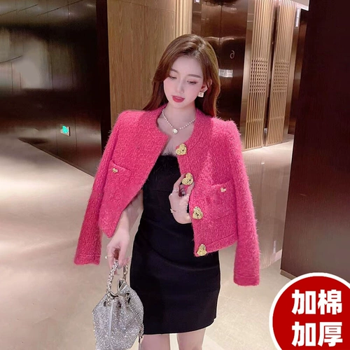 Красная демисезонная дизайнерская куртка, в западном стиле, тренд сезона, яркий броский стиль, в стиле Шанель