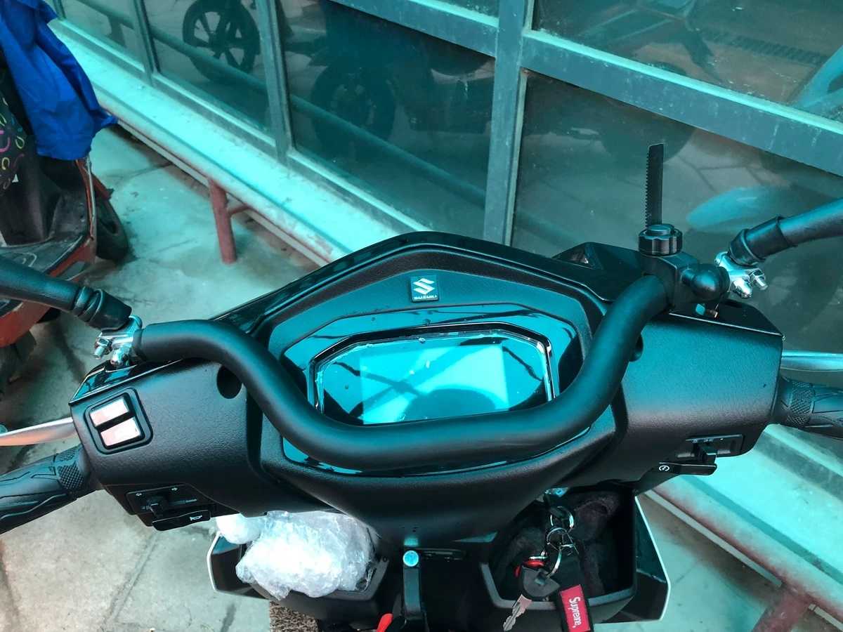 Suitable for Suzuki UU uy125 head bracket crossbar locomotive retrofit accessories mobile phone rack expansion balance lever