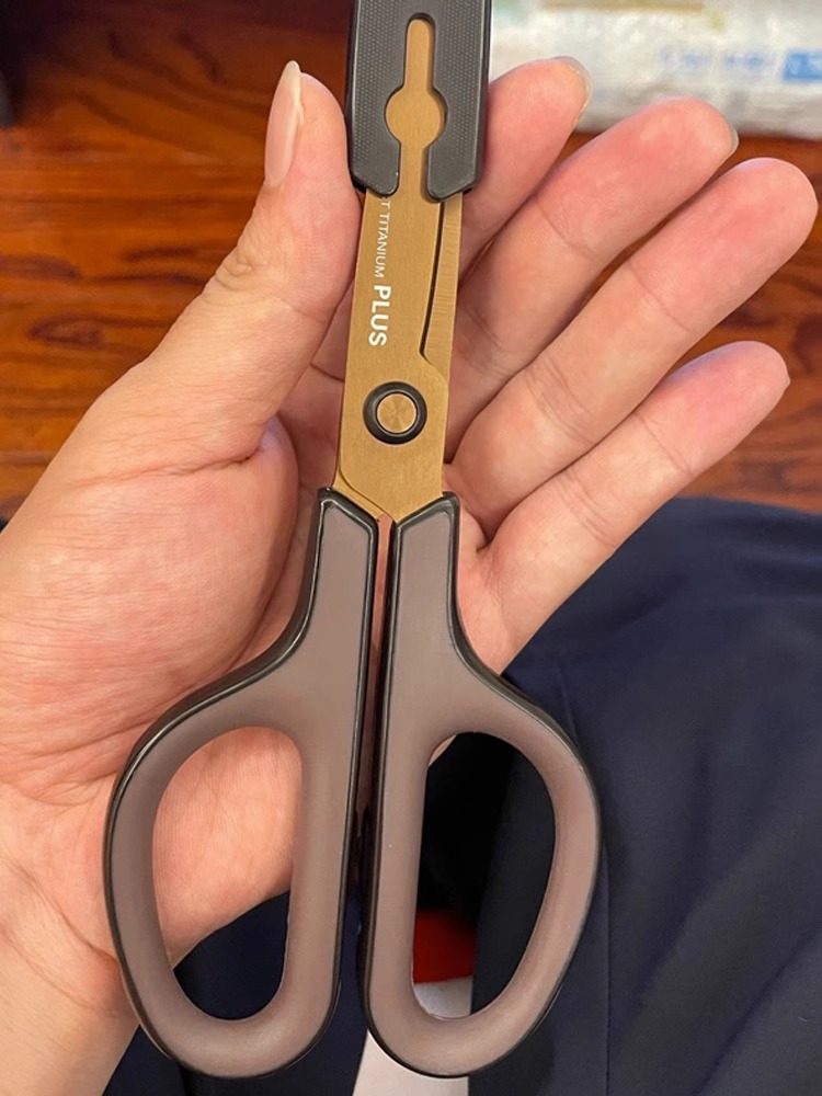Japanese Plus Scissors 175 Titanium-Coated Non-Stick Household Scissors with Protective Cover for Students, Portable Stainless Steel Scissors for Kitchen, Food, Stationery, and Tape Cutting