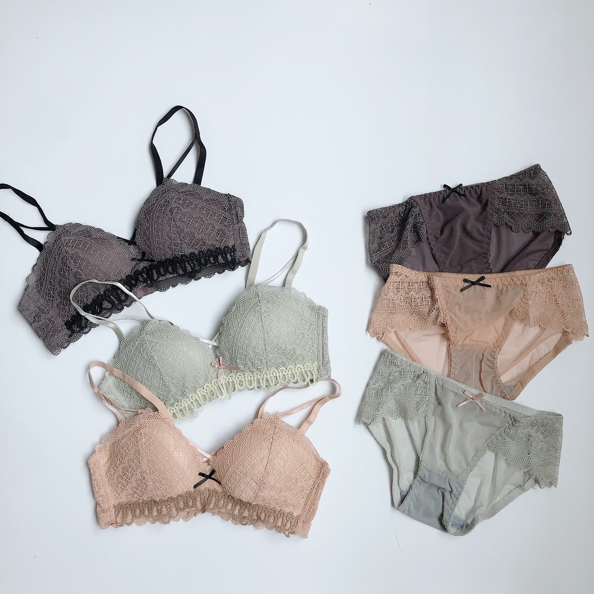 Export Japan Autumn Winter Lace Sexy free steel ring small breasts to woo thin undergarments Japanese Teenage Girl Underwear