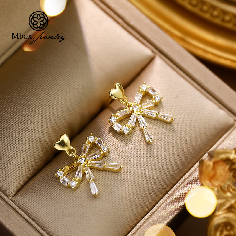 Advanced Sensation Niche Butterfly Earrings Woman Pure Silver Pin Personality Design Sensual Ear Pendant 2021 New Tide Ear Pin