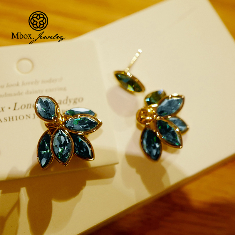 Earrings women 2021 New Tide retro Hong Kong style Hepburn advanced temperament earrings niche design sense exquisite ear needle