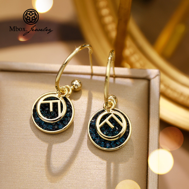 Niche design sense ear pins temperament women French retro drop earrings high-end atmospheric earrings 2021 new trend earrings