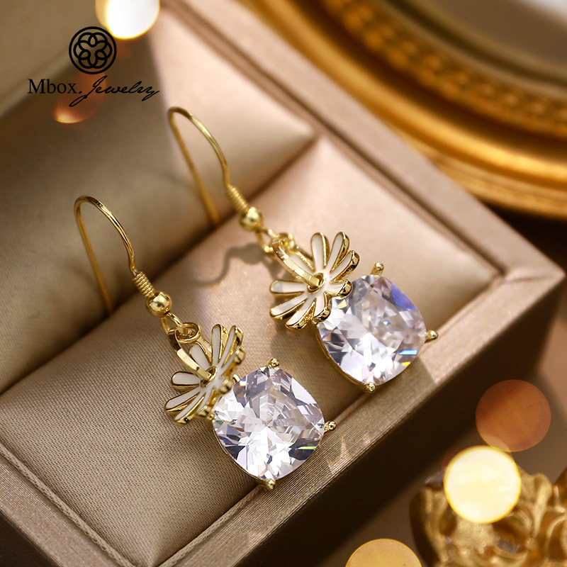 Earrings 2022 New Tide Korea Temperament Women's Net Red Commuter Pint Ear Pendant Flowers Little Daisy Ear Pin