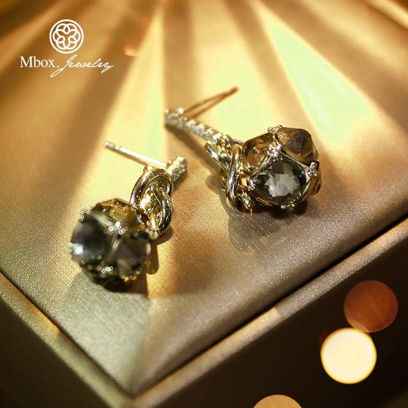 Mbox earrings women's 2021 new fashion high-end temperament light luxury atmosphere earrings French vintage exquisite earrings