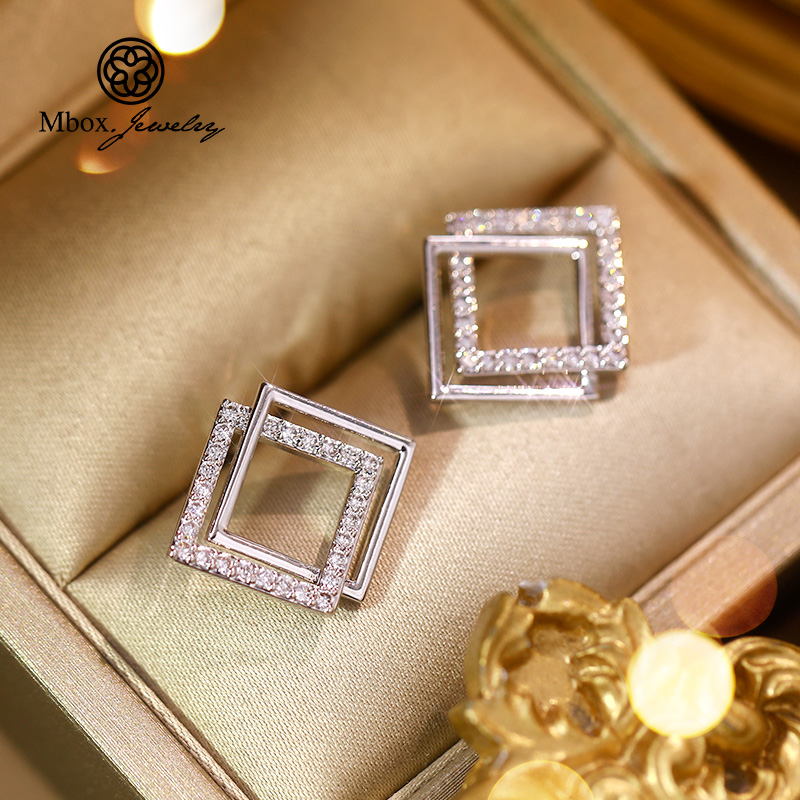 Geometric earrings female commuter fashion Joker small ear needle 2021 New Tide simple cold wind temperament earrings