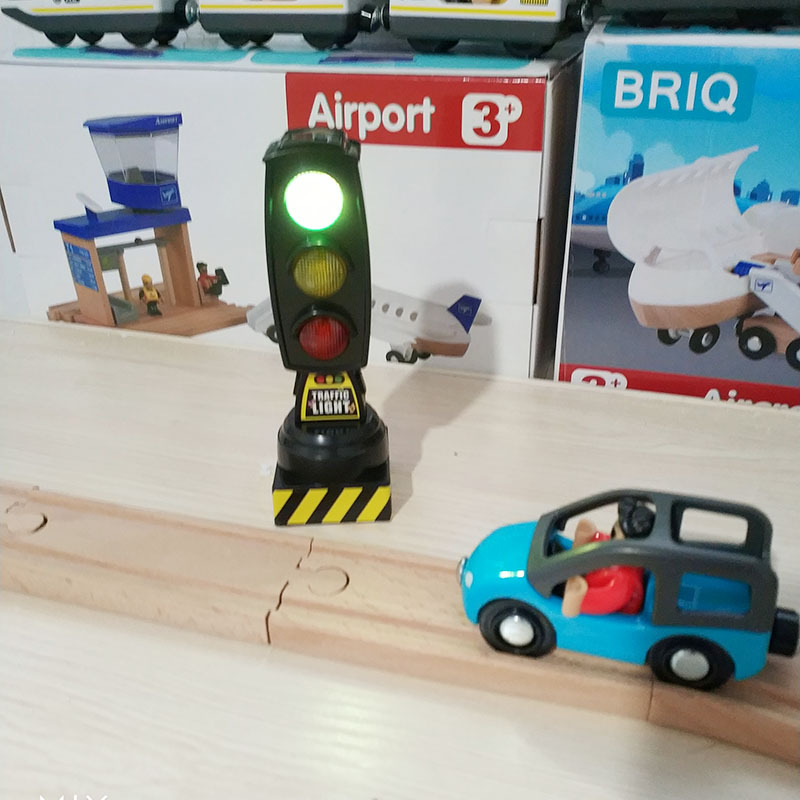 Wooden Rail Accessories Audible and visual traffic lights switchable read seconds and music mode Universal wooded train scene