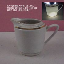 In the 1980s Jingdezhen exported high-quality white mud milk cups to private factories with a size of approximately 200 ml.