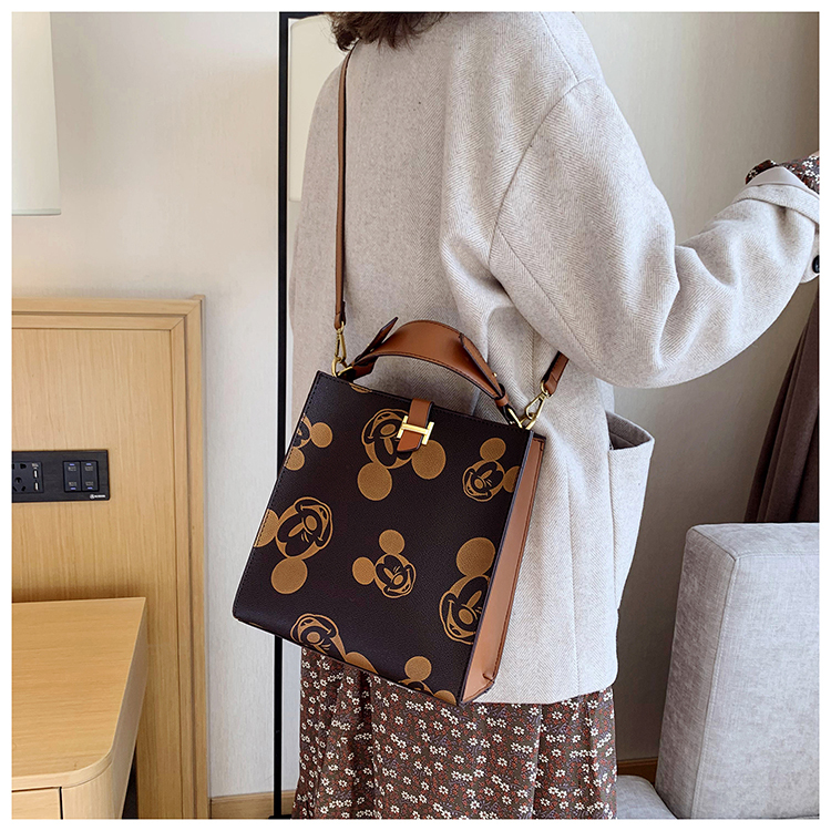 Brownprinting bucket Bag Female bag 2021 new pattern Korean version tide high-capacity Versatile ins Online red money One shoulder Inclined shoulder bag
