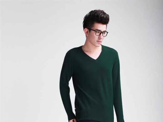 Mùa thu và mùa đông nam mới áo len cashmere cổ chữ V áo len rắn màu áo thun ngắn đoạn dày áo len lỏng áo len dài tay đồ nam