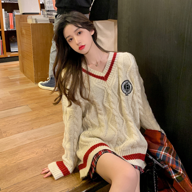 Plus-Size Designer Sweater with a College Badge, Christmas Red, Korean Style, Elegant Twist Pattern, V-Neck, Loose Fit, Tummy-Covering Knitwear
