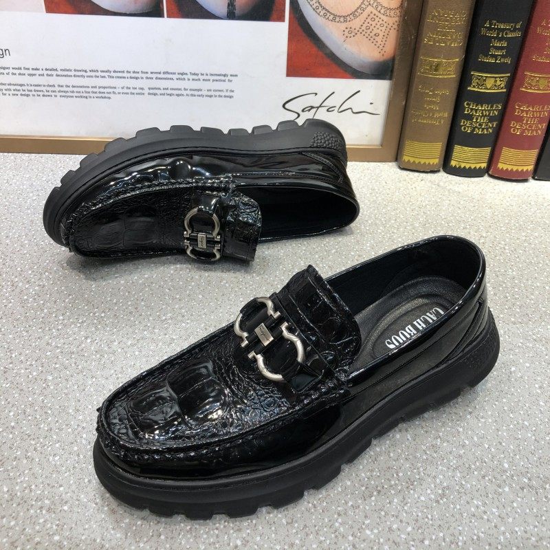 2022 spring and autumn new beanie shoes men's leather shoes crocodile pattern soft bottom soft surface bright patent leather one pedal casual breathable