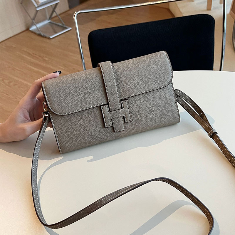 First-Layer Cowhide Wallet, Women's Genuine Leather Crossbody Bag, Chain Shoulder Bag, Large Capacity, Multiple Card Slots, Clutch Bag, Mobile Phone Bag First-Layer Cowhide Wallet, Women's Genuine Leather Crossbody Bag, Chain Shoulder Bag, Large Capacity, Multiple Card Slots, Clutch Bag, Mobile Phone Bag