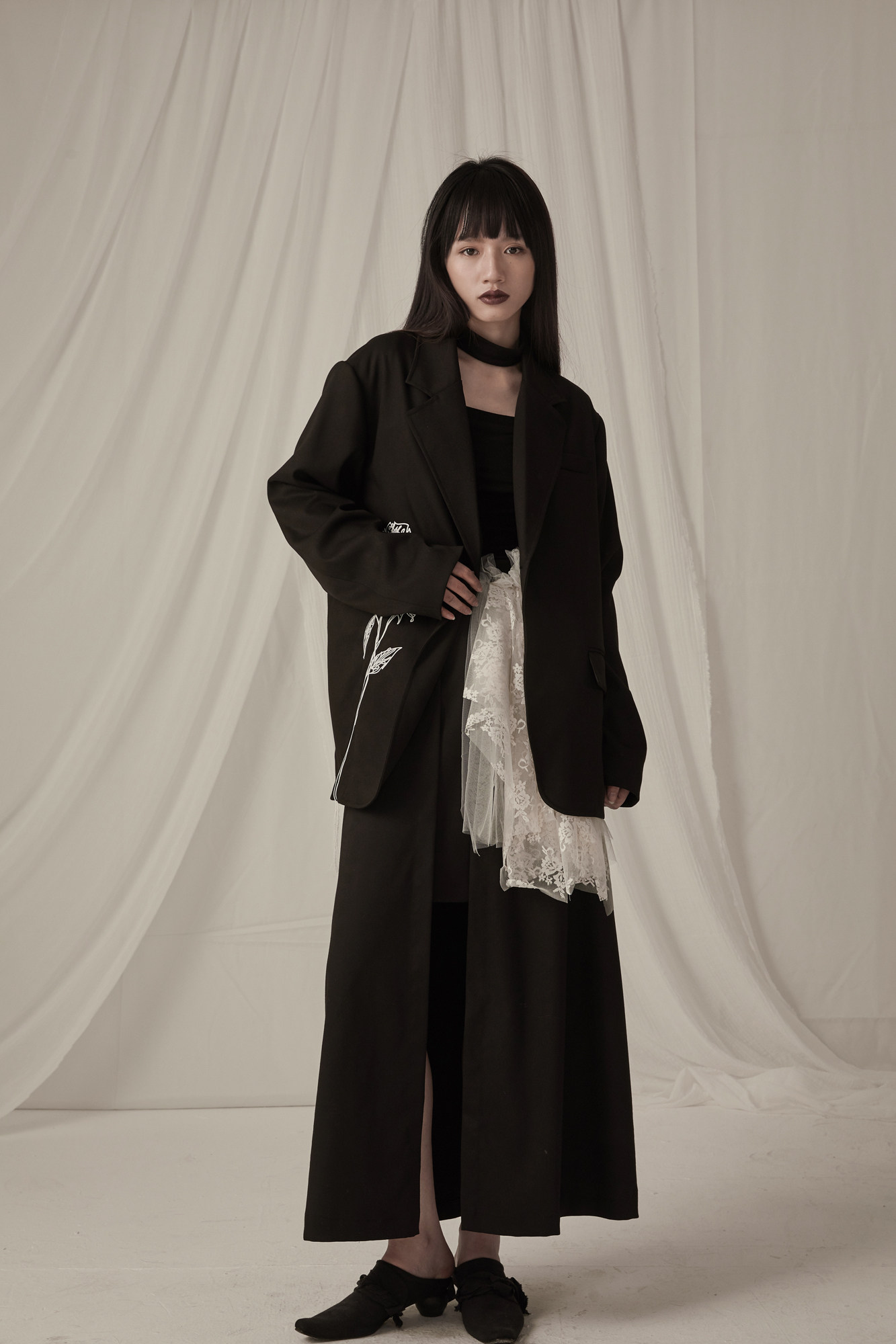 Дизайнерский осенний ретро пиджак классического кроя, с вышивкой, тренд сезона, изысканный стиль              