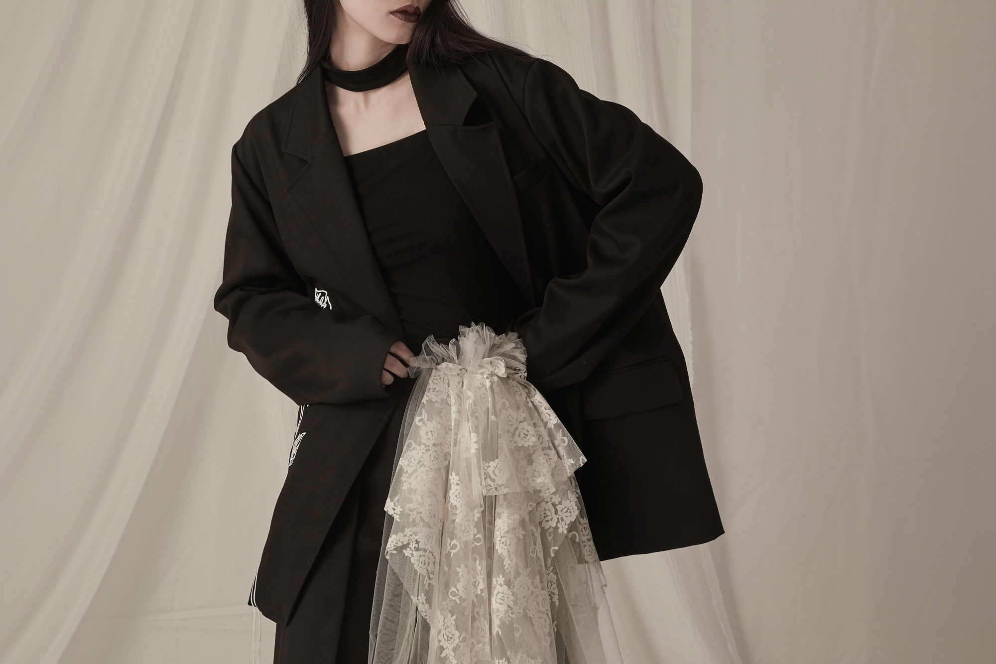 Дизайнерский осенний ретро пиджак классического кроя, с вышивкой, тренд сезона, изысканный стиль              