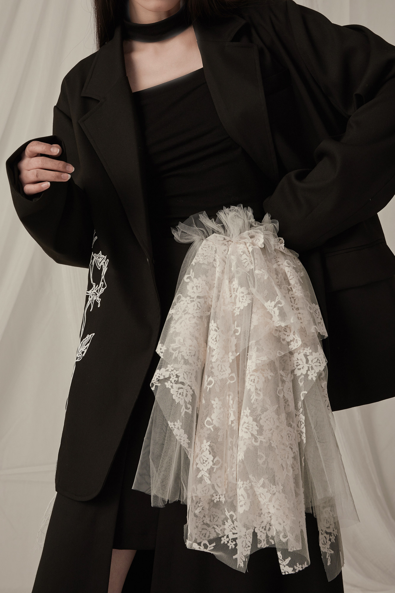 Дизайнерский осенний ретро пиджак классического кроя, с вышивкой, тренд сезона, изысканный стиль              