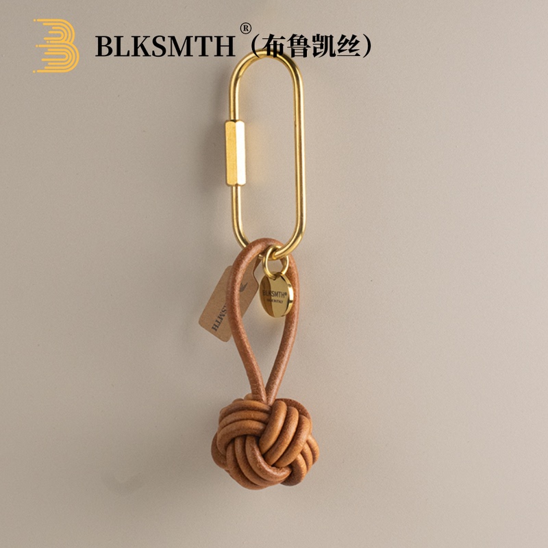Original Childlike Leather Woven Ball Brass Anti-Lost Keychain Bag Pendant Simple Retro Couple Cowhide Rope Original Childlike Leather Woven Ball Brass Anti-Lost Keychain Bag Pendant Simple Retro Couple Cowhide Rope