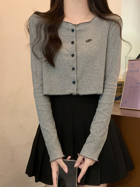 Hot Girl Style Gray Short Cardigan for Women, New Spring Korean Style for Petite Figures, Color-Blocked Round Neck Long-Sleeve Top