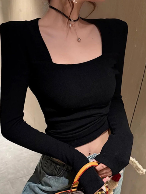 Pure Desire Style Square Neck Padded Shoulder Black Base Shirt for Women, New Autumn and Winter Slim Fit Sexy Regular Shoulder Long Sleeve T-Shirt for Women, Short Style