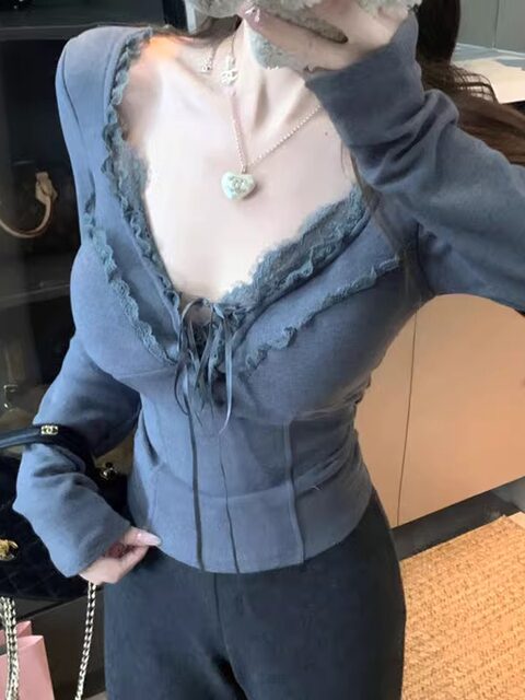 Lace-Trimmed V-Neck Tie-Up Long-Sleeve Base Shirt with Chest Pads for Women, New Winter Style, Sexy Pure Desire Style, Pink Slim-Fit T-Shirt