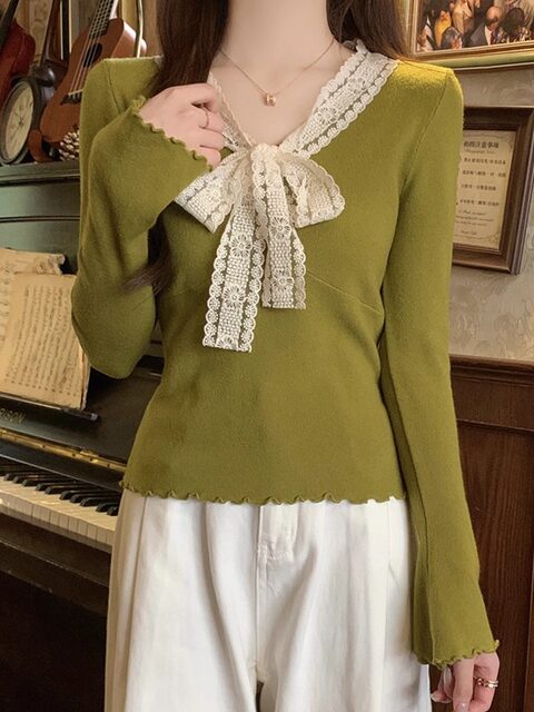 Lace Patchwork Lace-Up V-Neck Flared Long-Sleeve Knit Sweater for Women, New Winter Vintage Hong Kong Style Slim-Fit Green Sweater