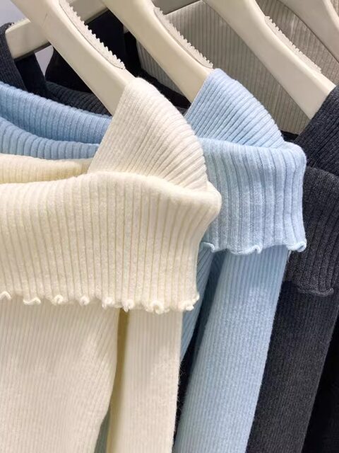 Knitted Sweater with Ruffled Edge Design, Off-The-Shoulder Style, Long Sleeves, New Winter Model for Women, Korean Style, Gentle and Slim-Fit, with Buttons