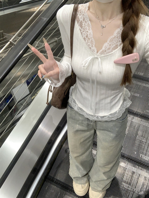 Korean Style Elegant V-Neck Lace Trim Slim Long-Sleeve T-Shirt for Women, White, New Autumn Style, Gentle Ballet Style, Waist-Cinching Top