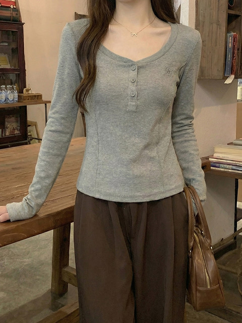 Gray Round Neck Letter Embroidered Long-Sleeved T-Shirt for Women, Spring New Chic Korean Style Commuter Fishbone Slim-Fit Base Shirt