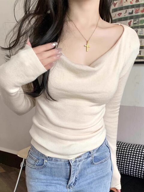 Pure and Alluring Off-The-Shoulder Long-Sleeve Soft Sweater for Women, New Autumn Style, Unique Versatile One-Shoulder Slim-Fit Knit Top