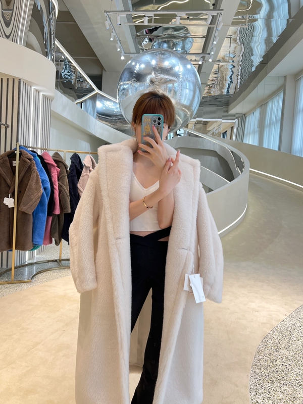 Autumn and Winter Max Brand White Teddy Bear Fur Coat for Women, Granular Alpaca Wool Teddy Silhouette Mid-Length Coat