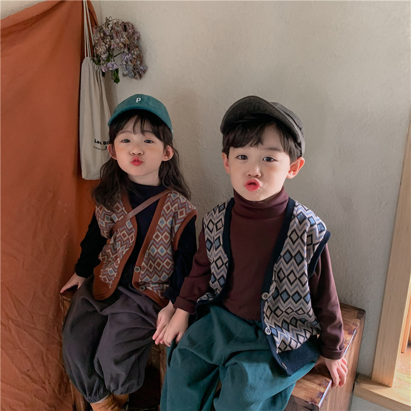 Boy 2022 spring new all-cotton rhomboid wool line waistcoat for female baby son retro knitted vest jacket