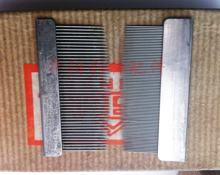 Double Love Cards Plastic Handle 42 Teeth Iron Wood Comb 84 Tooth Iron Wood Comb Resistance Car workover textile tool