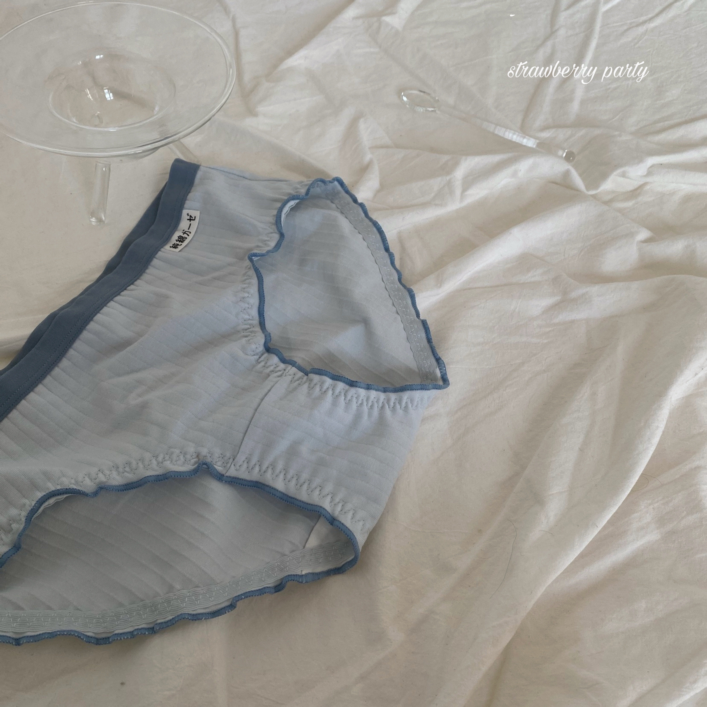 Milky Blue Blue Teenage Girl Sports Wind Agaric Lace Lace Comfort Soft Mid-Waist Underpants Lady Pure Cotton Lady Triangle Pants