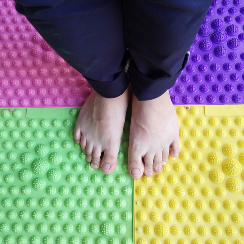 Finger plate foot acupuncture massage mat married with small winter toe pressing plate superpain version of housefitness pad