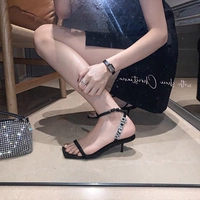 Yang Mi Somey Sandals 2023 Новое слово с бриллиантовым фанг -головным сказочным звездами высокого каблука король
