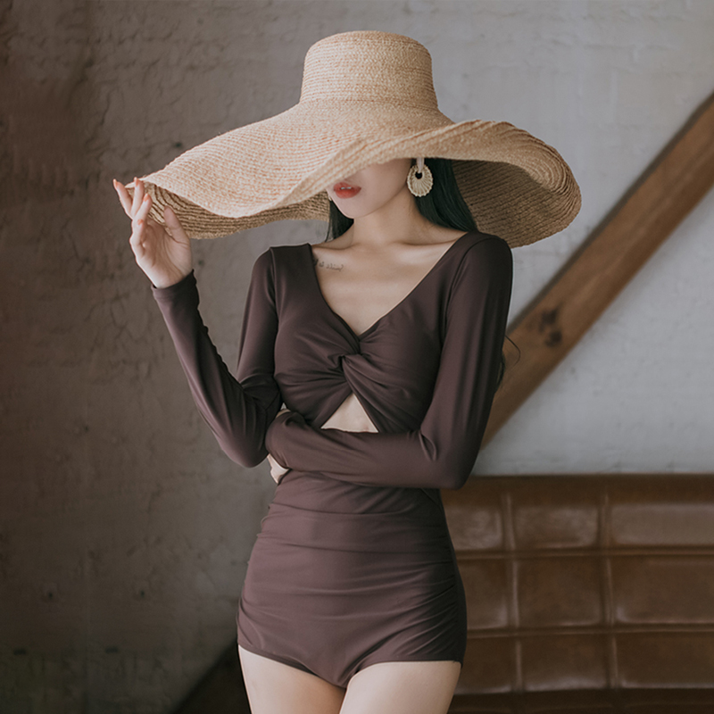 Swimsuit women summer 2023 new Korea's high - sensitive long - sleeved sunscreen triangle sexy conjunction suit