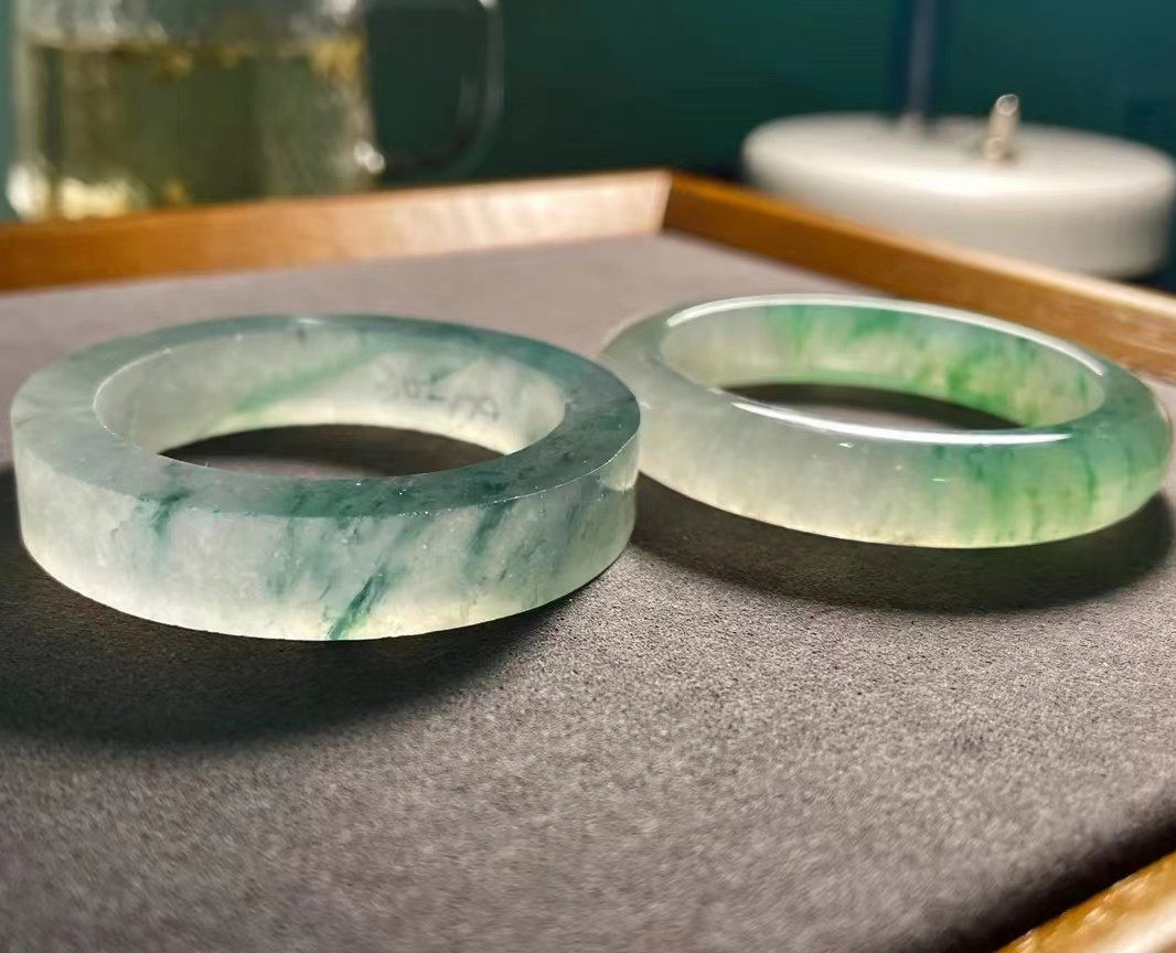 Burmese natural jadeite raw stone jade wool material ice bracelet material semi-clear material Yang green floating flower round jade jade bracelet