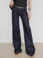 Rockmore [American Simple] антикварные буквы, вышитые в вышившие джинсы.