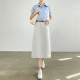 Летняя тонкая джинсовая юбка, А-силуэт, длина миди, с акцентом на бедрах