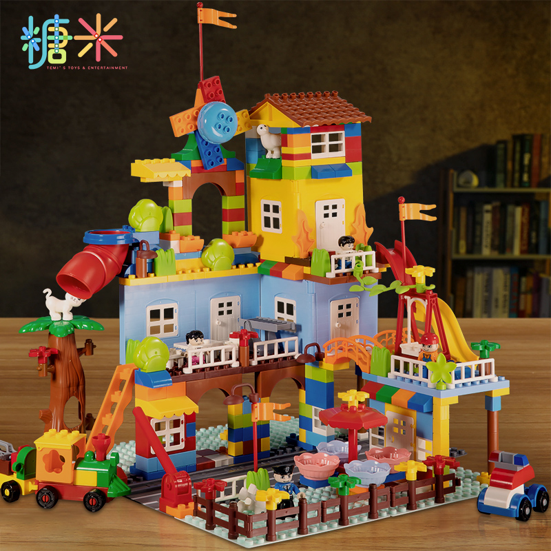 Large particles of building blocks are assembled to benefit intelligence and brain, boys and girls, 2 castles, 3 toys, 4 babies, 6-year-old children's gifts