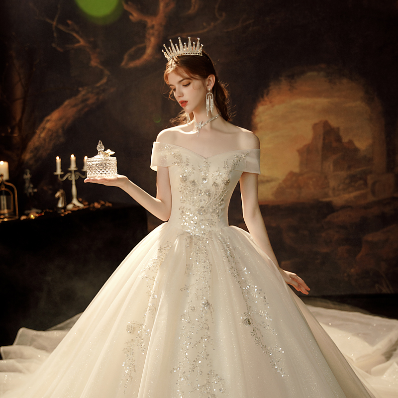 Main Wedding Dress 2022 New Bride Atmospheric Simple One-Shoulder Pregnant Women Sen Department Luxurious Thin Star Trailing Autumn