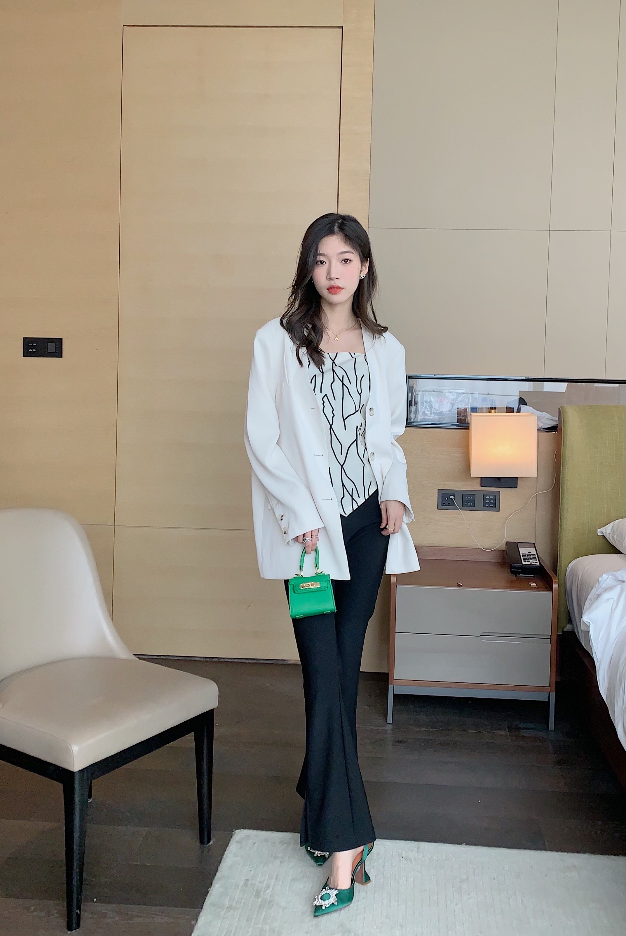 F8485 780K GIÀY CAO GÓT NỮ GUATDU BIG SIZE NGOẠI CỠ GẮN ĐÁ MŨI NHỌN MÙA HÈ PHONG CÁCH ÂU MỸ HỌA TIẾT HOA GIÀY DÉP NỮ G02 SẢN PHẨM MỚI