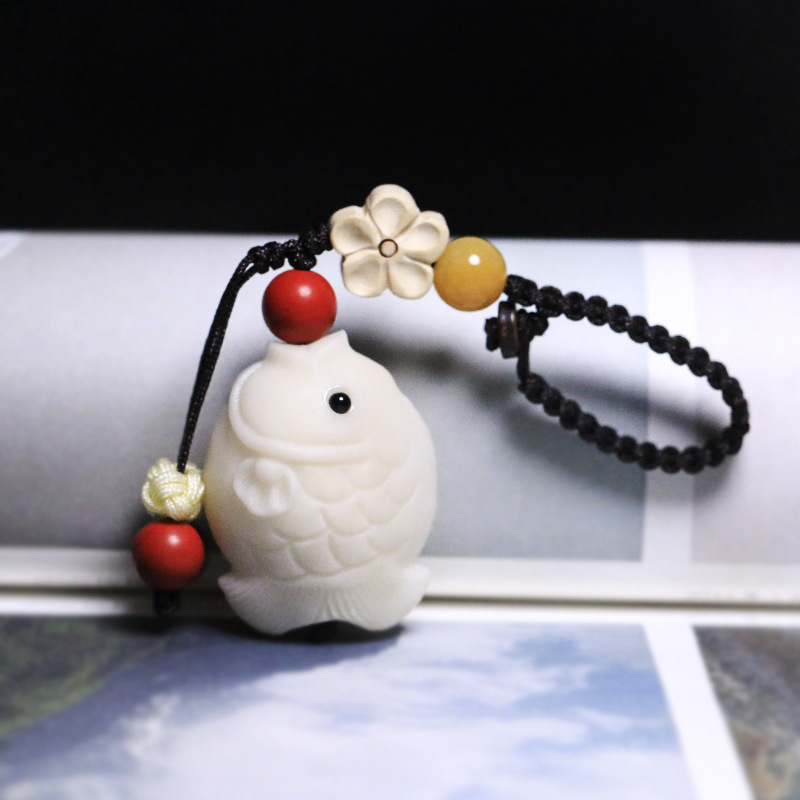 Year-in-year natural ivory fruit small fish creative car key buckle bag chain retro and fresh and safe