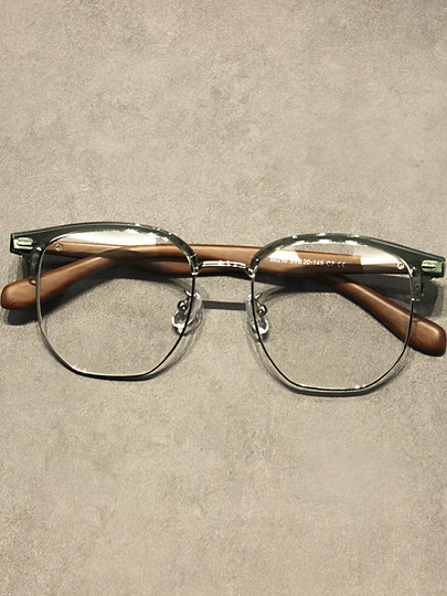 New Retro Metal Square Frame Flat Glasses Trendy Green Anti-Blue Light Eyeglass Frames for Men and Women