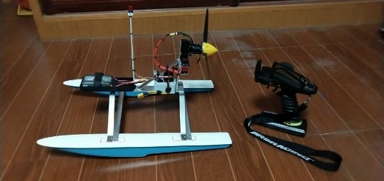 风动船救援船用玻璃钢玻纤浮筒 遥控船适用15-25级水鞋模型浮筒