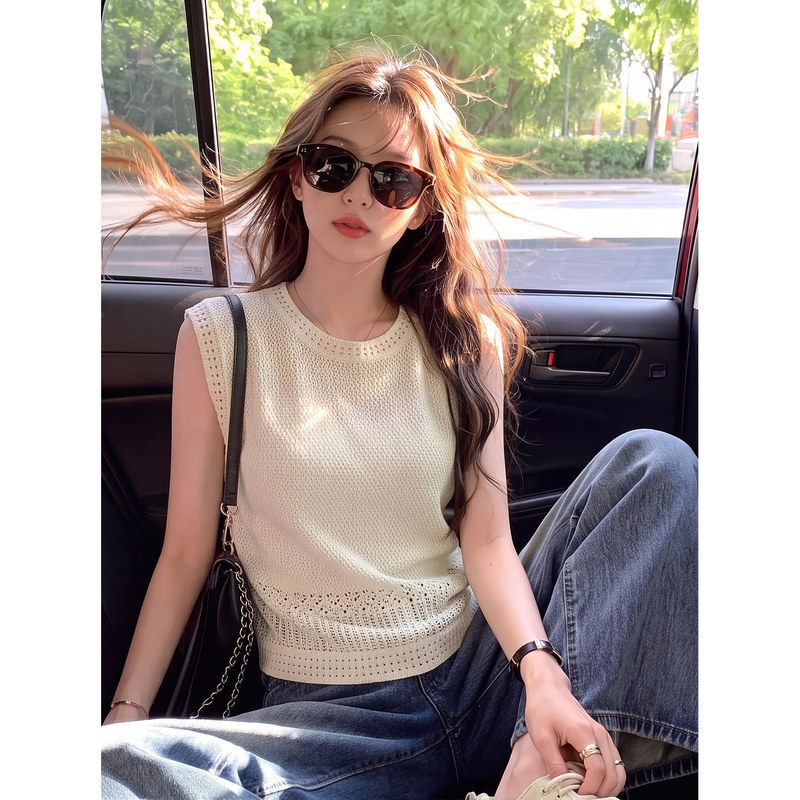 Off-White Round-Neck Hollow-Out Knitted Vest for Women, Summer Sleeveless Loose Breathable Outerwear, Short Style, Slimming and Versatile Top Off-White Round-Neck Hollow-Out Knitted Vest for Women, Summer Sleeveless Loose Breathable Outerwear, Short Style, Slimming and Versatile Top